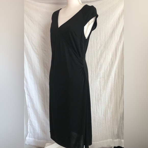 LOFT Dresses & Skirts - LOFT womans size 14 essential black dress V neck cap sleeves very flattering!
